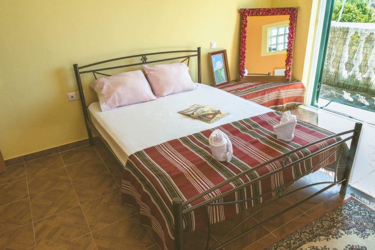 Modern Flat With Beautiful Views In South Of Corfu Lejlighed Lefkímmi Eksteriør billede