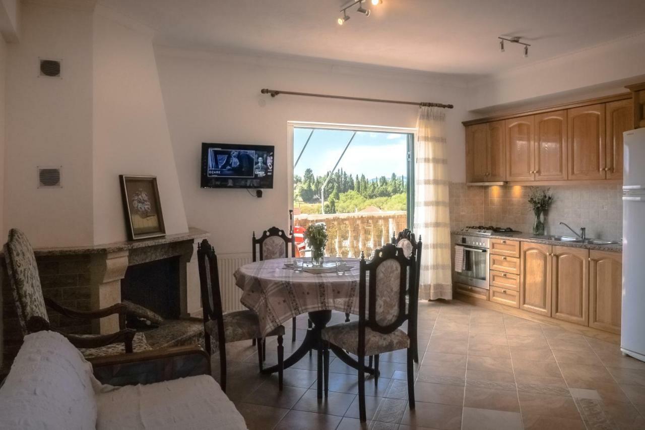 Modern Flat With Beautiful Views In South Of Corfu Lejlighed Lefkímmi Eksteriør billede