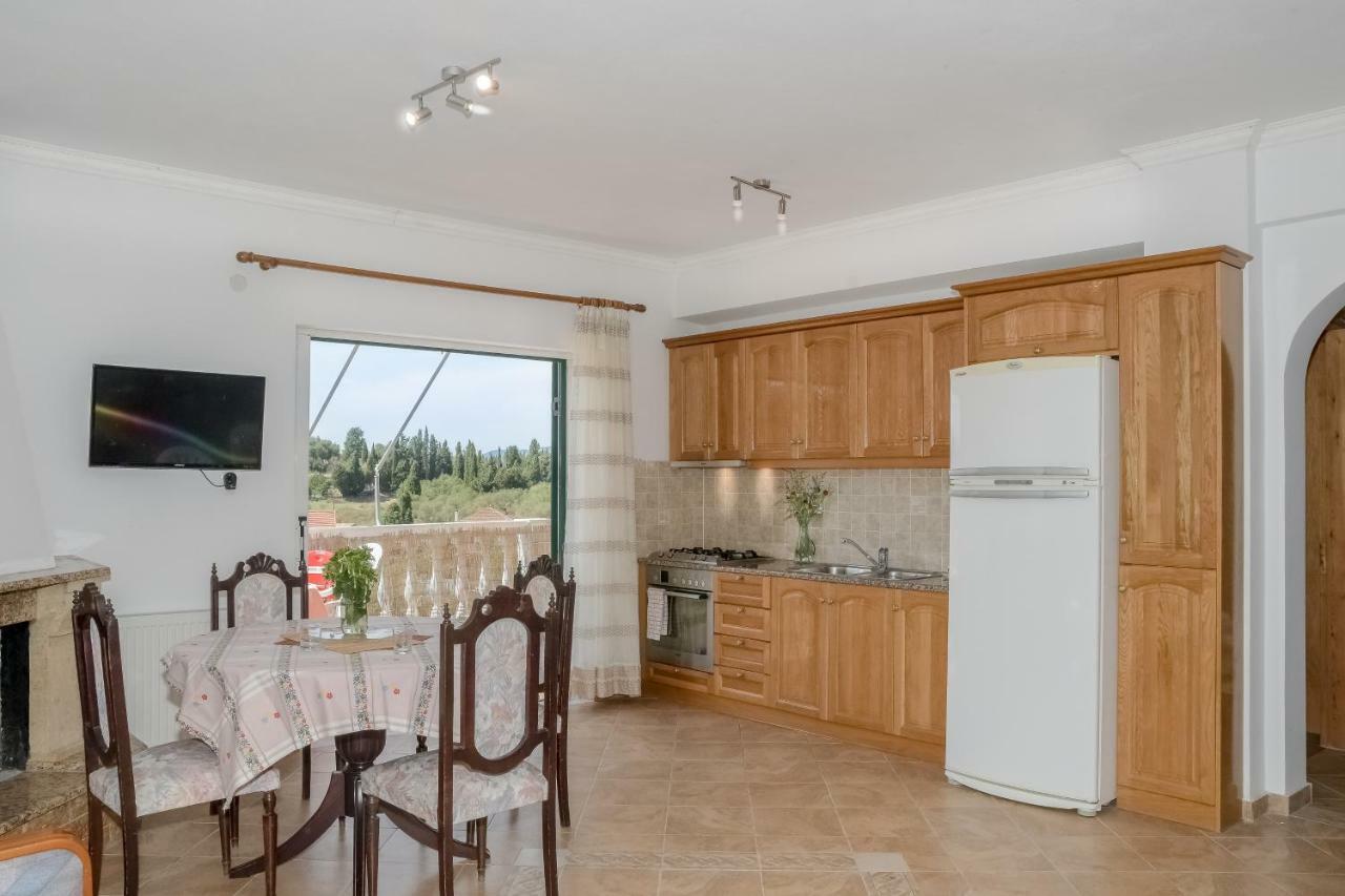Modern Flat With Beautiful Views In South Of Corfu Lejlighed Lefkímmi Eksteriør billede